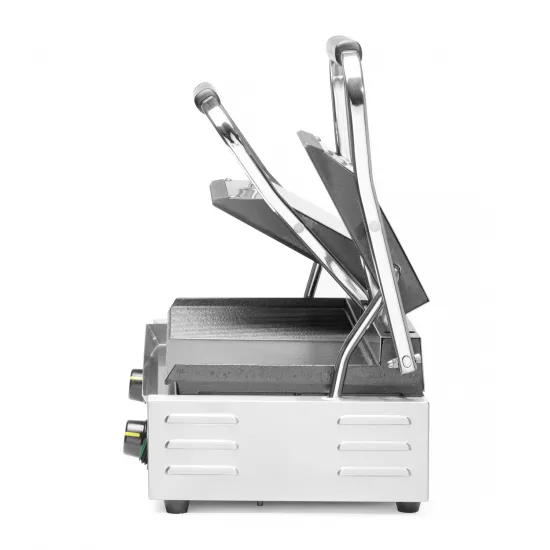 Contact grill with two plates - smooth and ribbed